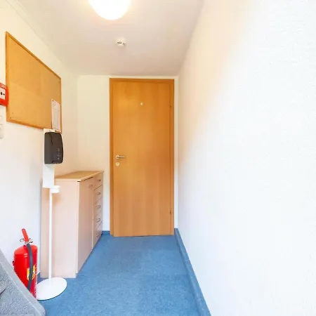 Well Kept In L Ngenfeld With Eat In Kitchen Apartment *
